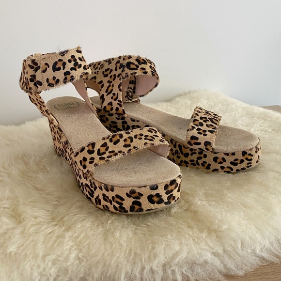 Pony hair leopard platform sandals - Never worn! - Picture 1 of 4